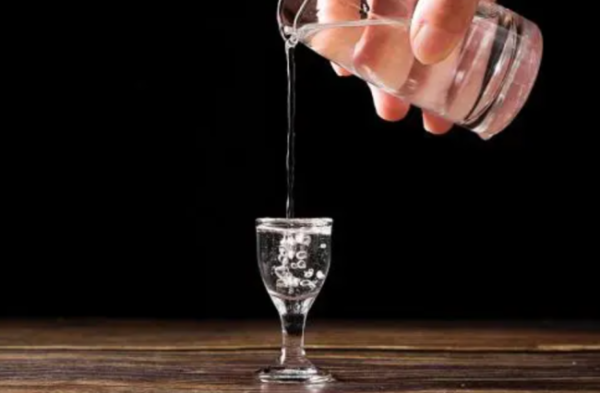 配资行情网 白酒板块午盘微跌 贵州茅台1423.61元/股收盘